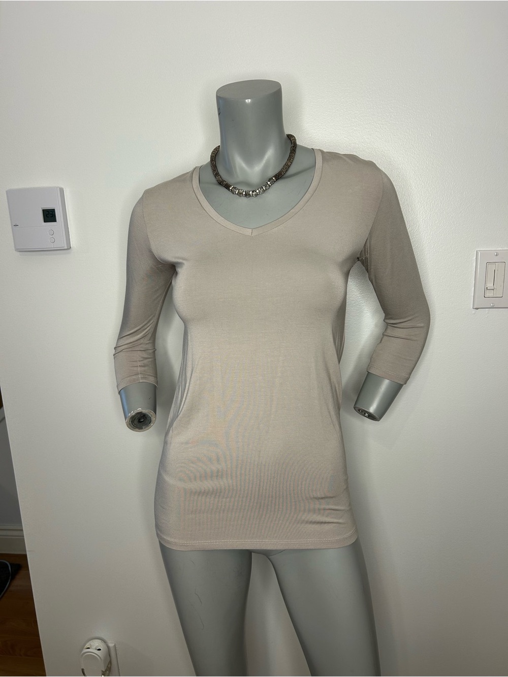 Classic V-Neck 3/4 Sleeve Tee in Light Taupe